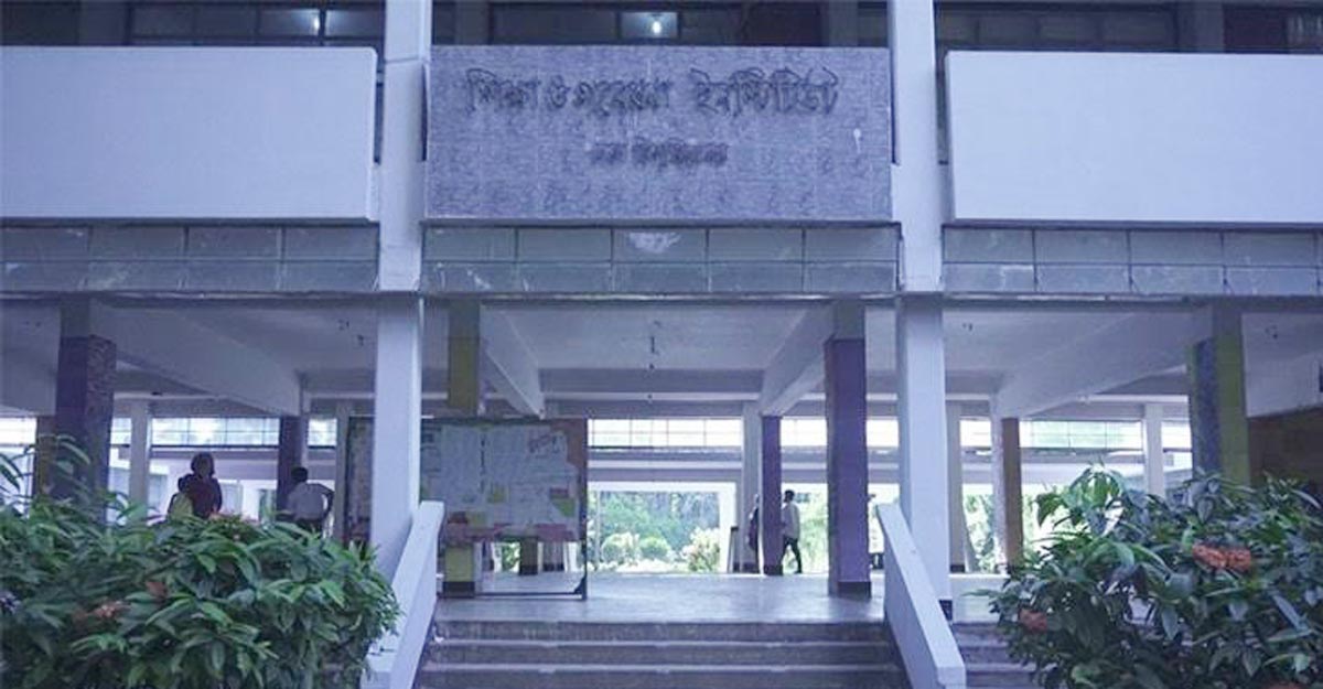 ঢাবিতে শিক্ষক নিয়োগে বঞ্চিত সর্বোচ্চ ফলধারীরা
