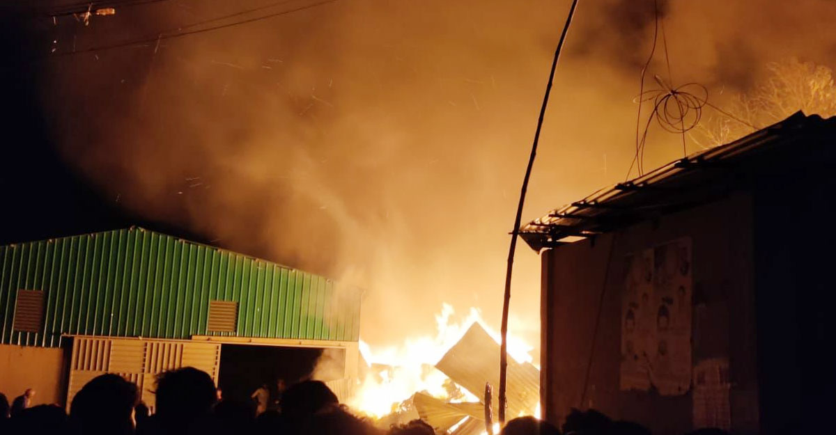 কোনাবাড়ীতে ঝুটের গুদামে আগুন, নিয়ন্ত্রণে ৩ ইউনিট