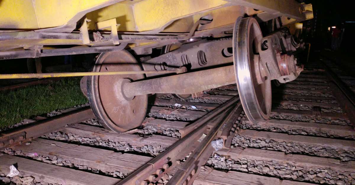 যশোরে তেলবাহী ট্রেন লাইনচ্যুত