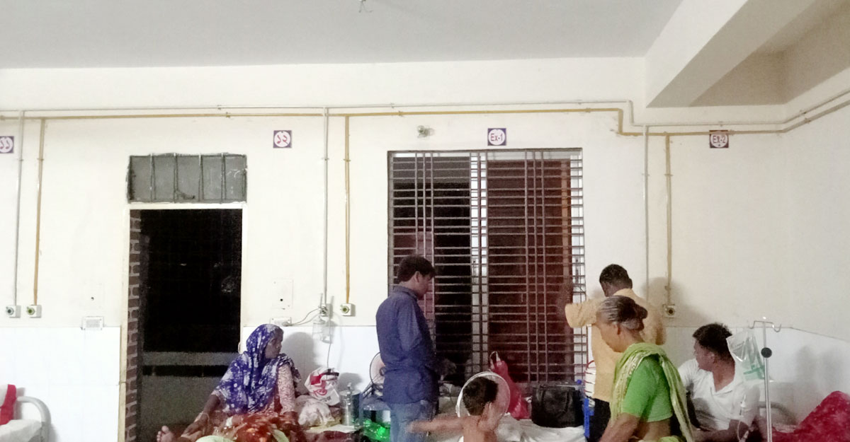 পঞ্চগড় সদর হাসপাতালে সিলিং ফ্যান সংকট, তীব্র গরমে দিশেহারা রোগীরা