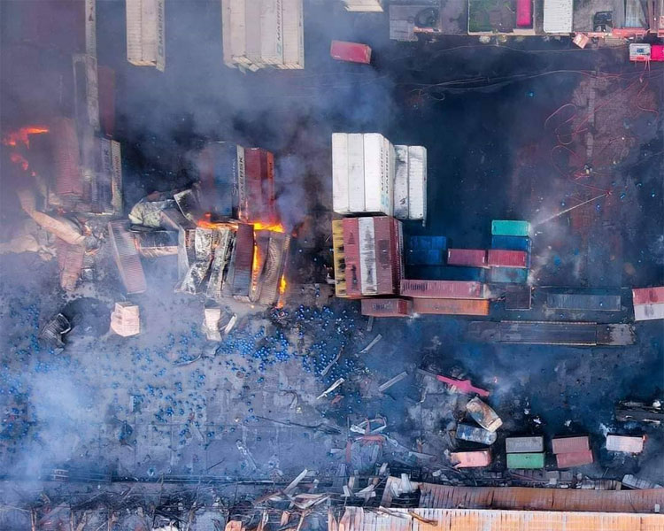 আগুনে পুড়ছে বিএম কনটেইনার ডিপো