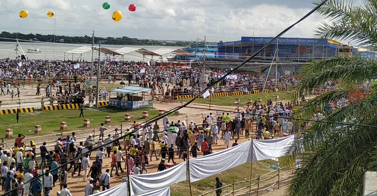 দূর-দূরান্ত থেকে মানুষ আসছে প্রধানমন্ত্রীর জনসভাস্থলে