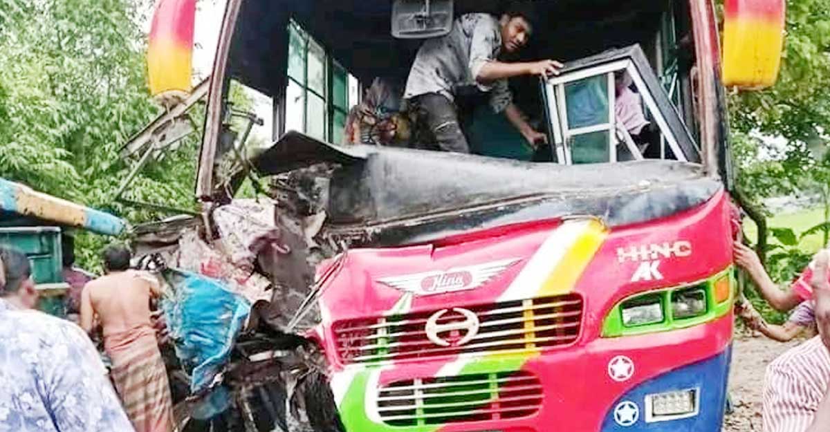 রংপুরে বাস-পিকআপের সংঘর্ষে আহত ৮