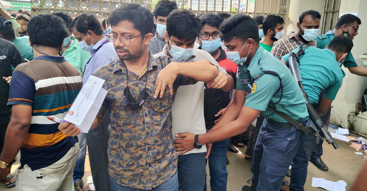 বিসিএস পরীক্ষায় নকল করলে যে শাস্তি পেতে হবে
