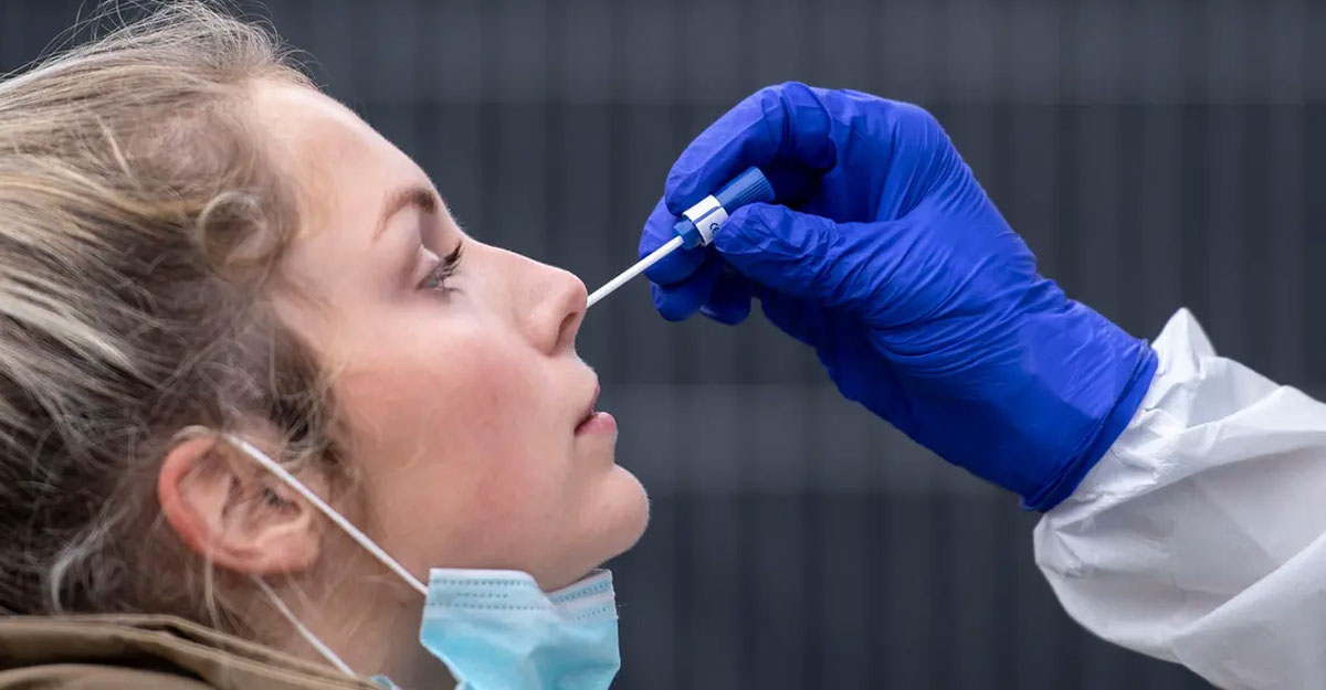 করোনায় মৃত্যু নামল এক হাজারে, শনাক্ত ৪ লাখ