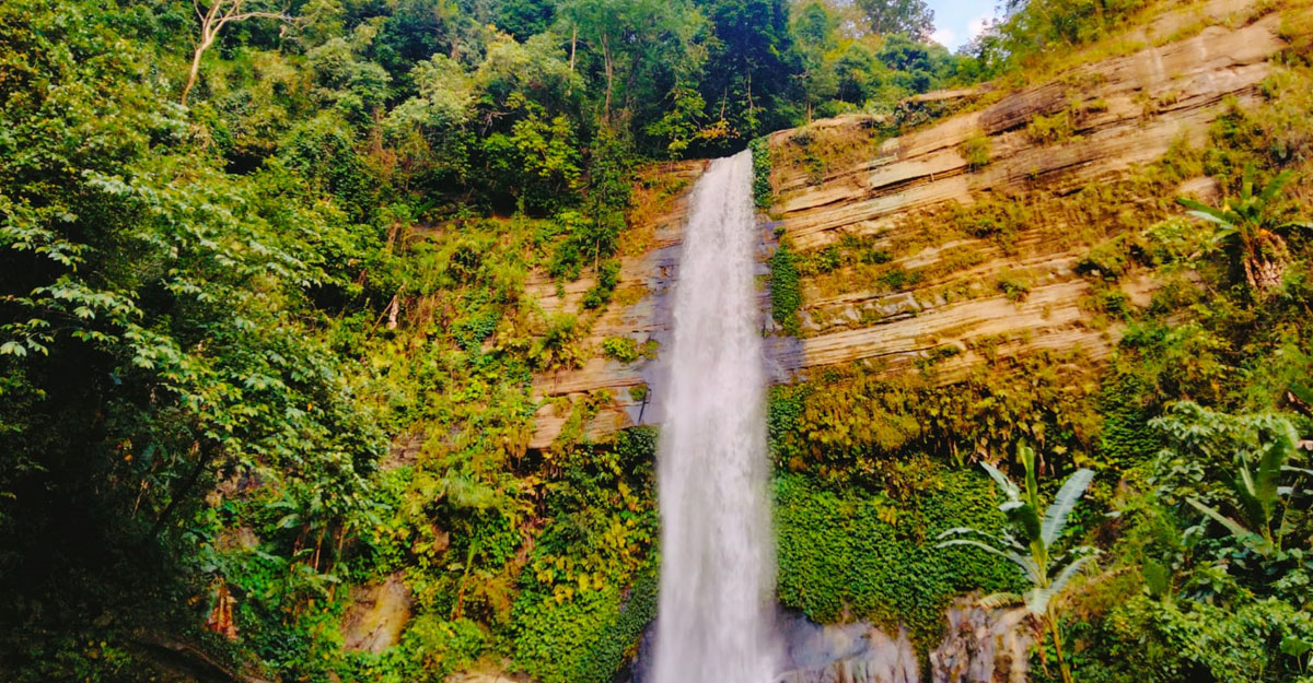 প্লাস্টিক বর্জ্য মুক্ত হচ্ছে মাধবকুণ্ড
