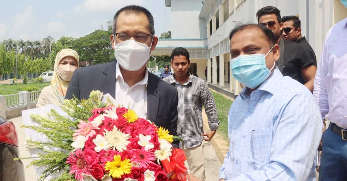 ব্রুনাইয়ের রাষ্ট্রদূত হ্যারিস নোয়াখালীতে