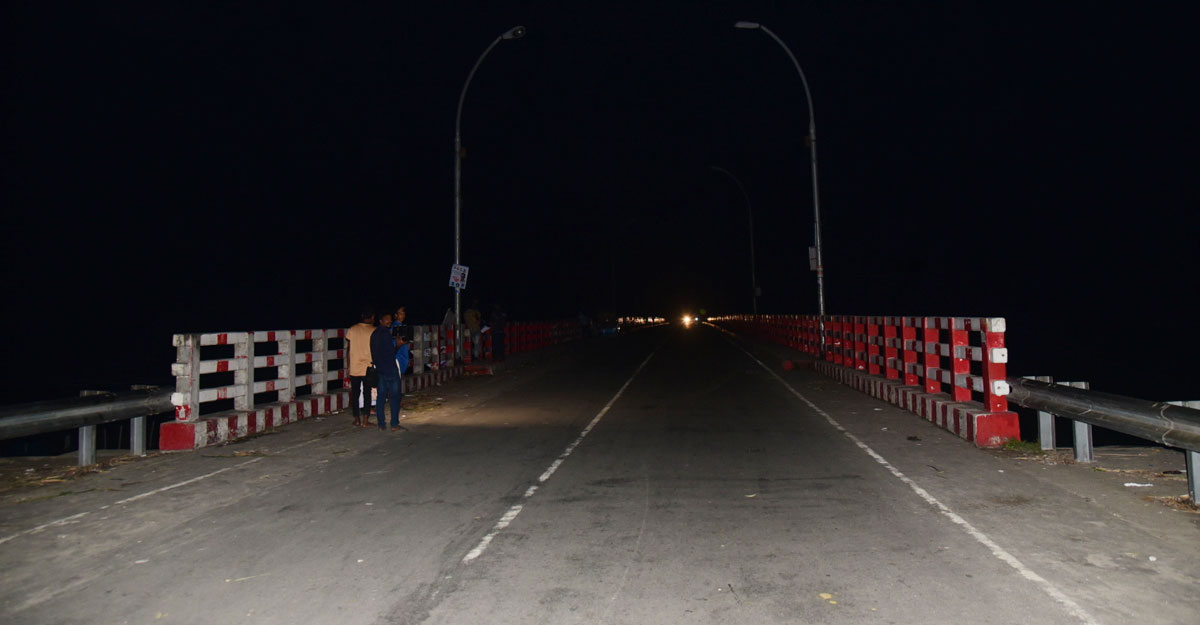 অন্ধকারে শেখ হাসিনা তিস্তা সেতু, বাড়ছে দুর্ঘটনা-অপরাধ