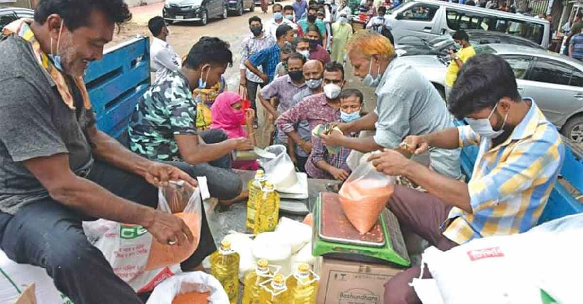 ট্রাকে আর পণ্য বিক্রি করবে না টিসিবি