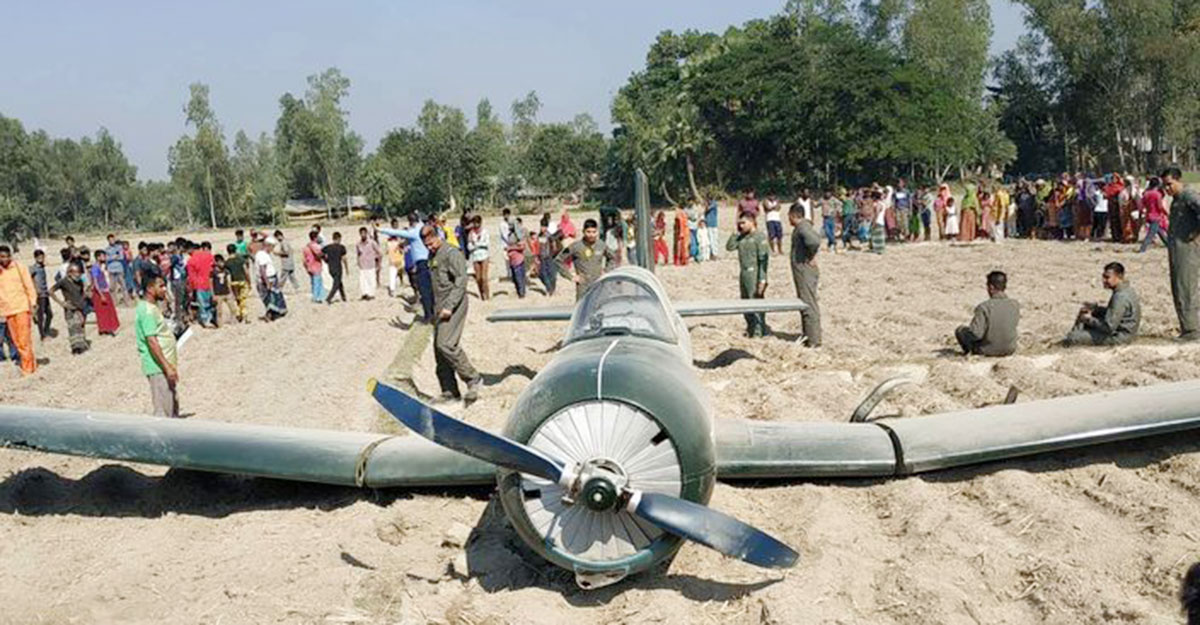 বগুড়ায় প্রশিক্ষণ বিমানের ‘জরুরি অবতরণ’