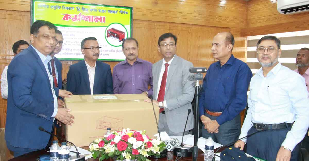 সাশ্রয়ী বীজবপন যন্ত্র উদ্ভাবন করল ব্রি