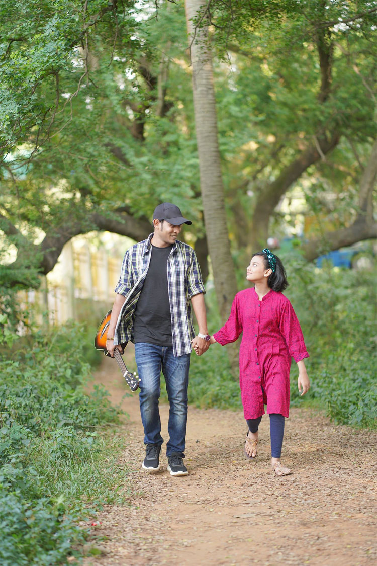 ভিডিওতে মেয়ে পূর্ণতার সঙ্গে কাজী শুভ