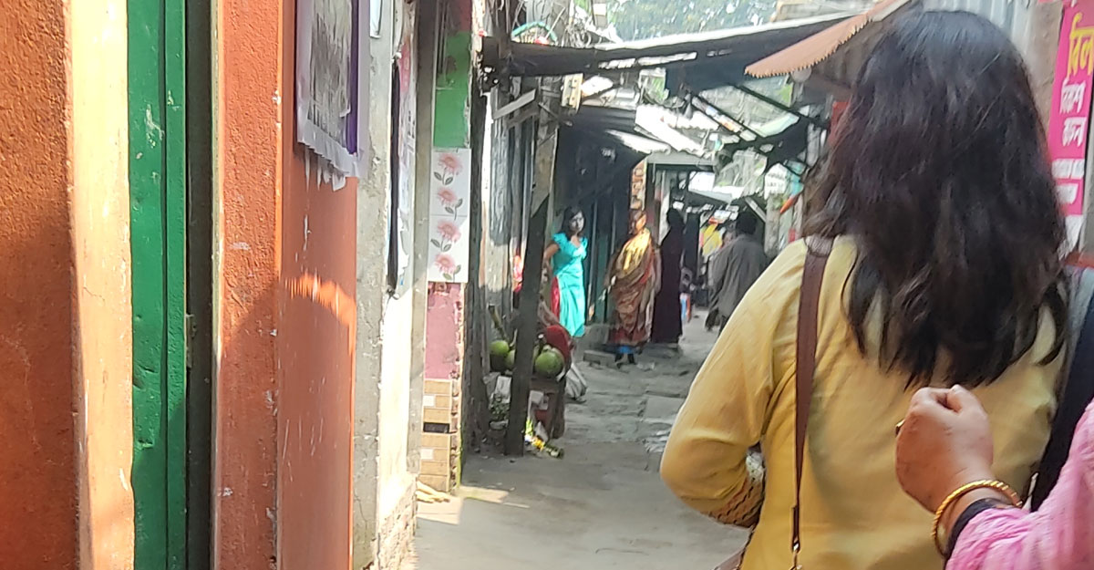 যৌনপল্লিতে জন্ম, সেখানেই অন্ধকার জীবন