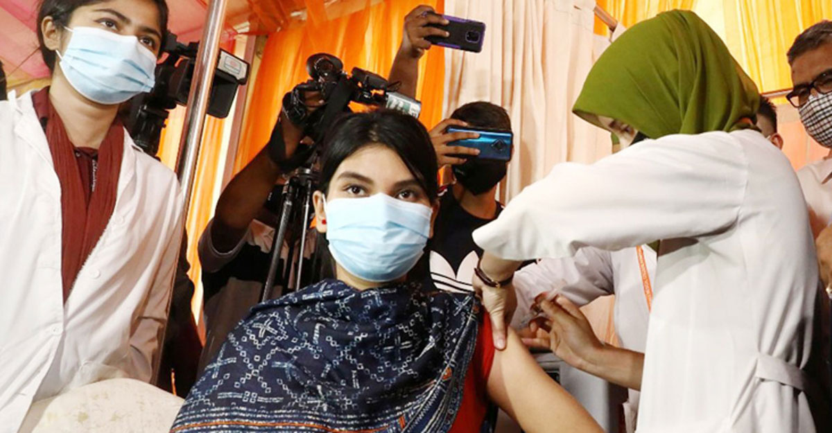 করোনার টিকার চতুর্থ ডোজ দেওয়ার সুপারিশ