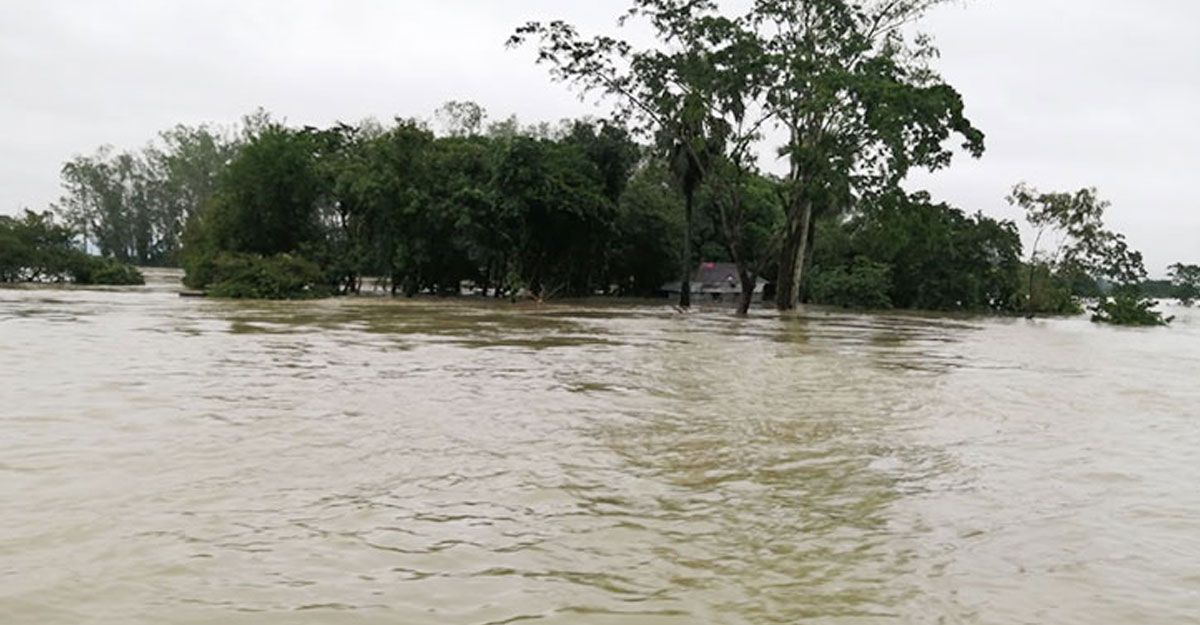 ঘূর্ণিঝড়ের প্রভাবে আকস্মিক বন্যার আভাস