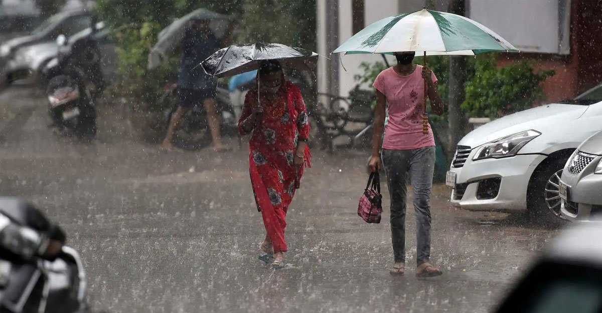 ছয় দশকের মধ্যে সবচেয়ে বেশি বৃষ্টি দিল্লিতে 