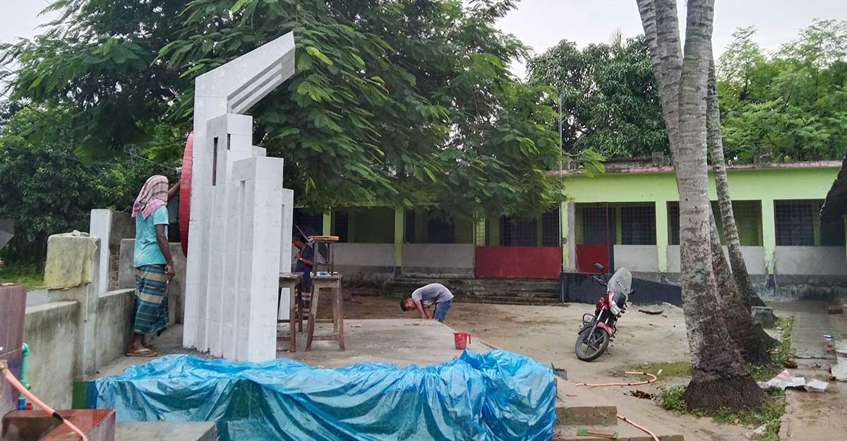 বিদ্যালয়ের শহীদ মিনার ভাঙচুর, স্কুলছাত্রসহ গ্রেপ্তার ৪