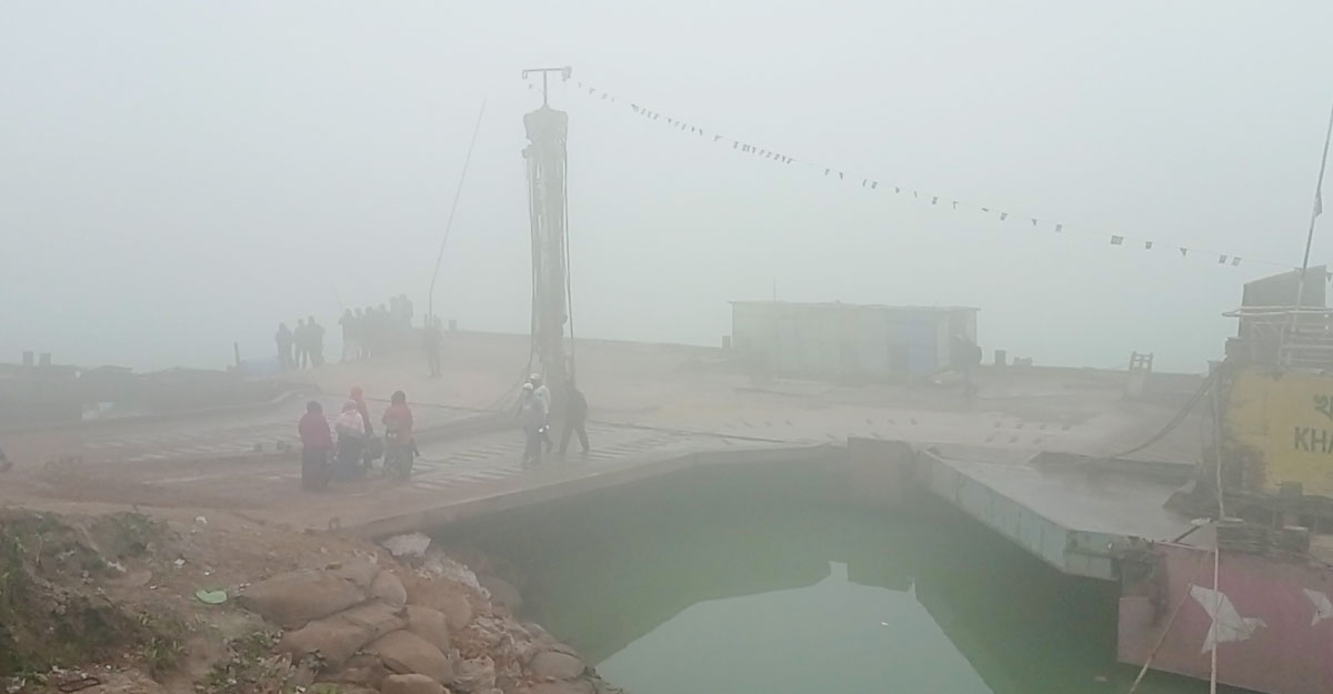 পাটুরিয়ায় ফেরি চলাচল বন্ধ