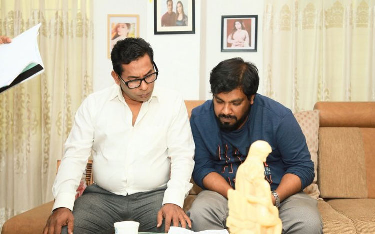 নির্মাতা সঞ্জয় সমাদ্দারের সঙ্গে মোশাররফ করিম