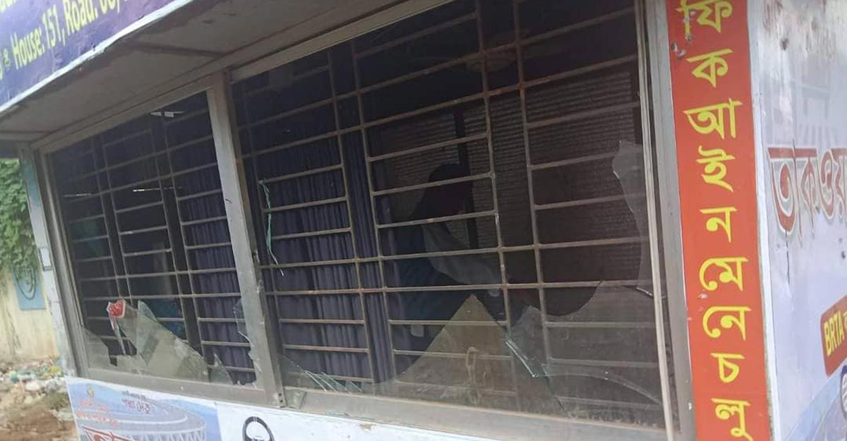 পুলিশ বক্সে হামলা : ১১ রিকশাচালক রিমান্ডে