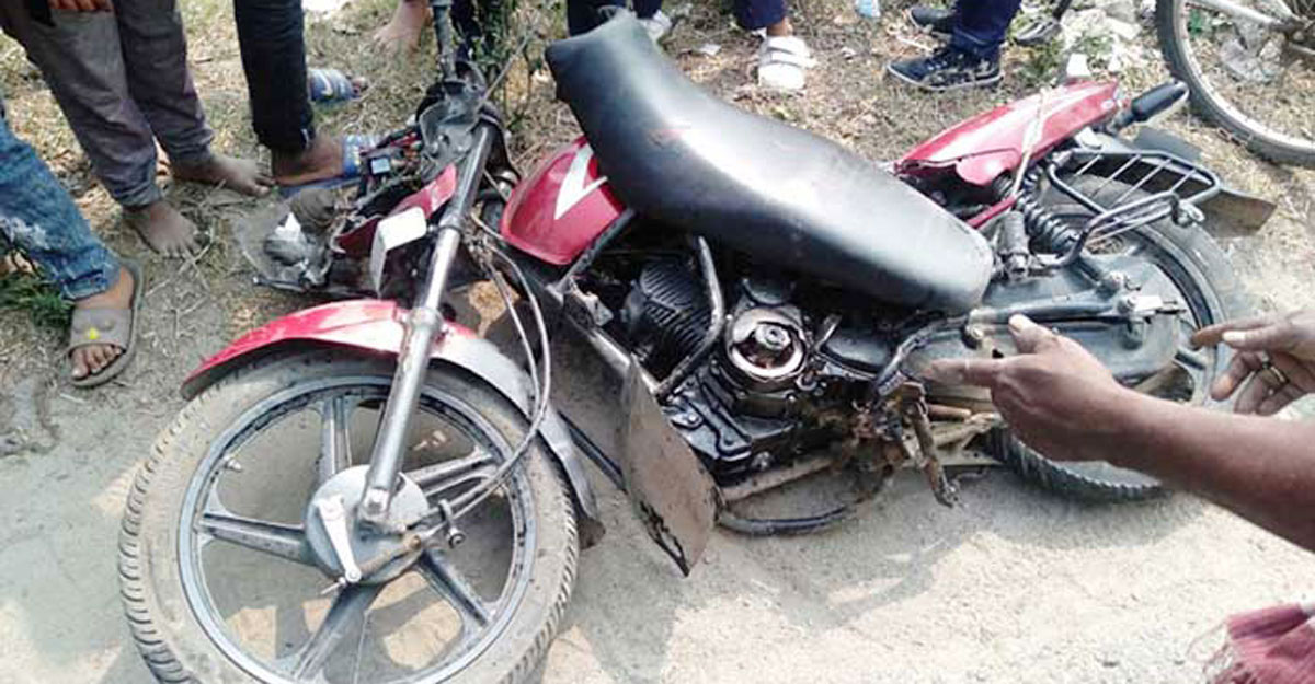 বাসচাপায় মোটরসাইকেল আরোহী স্বামী-স্ত্রী নিহত
