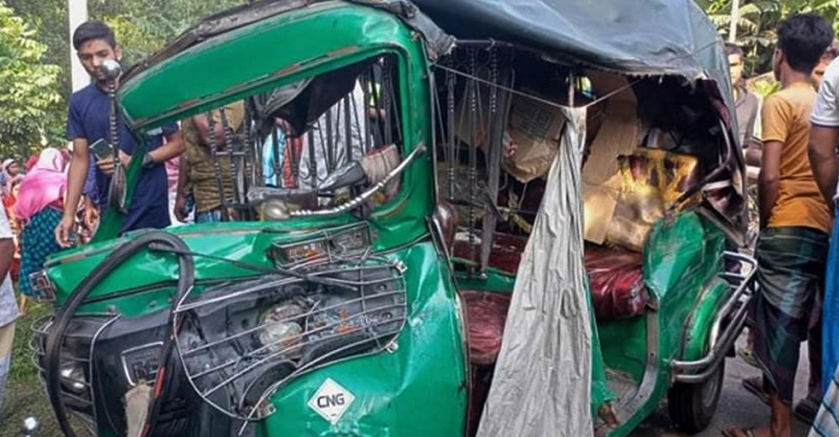 টাঙ্গাইলে বাসের ধাক্কায় নির্বাচন কর্মকর্তার স্ত্রীসহ নিহত ২