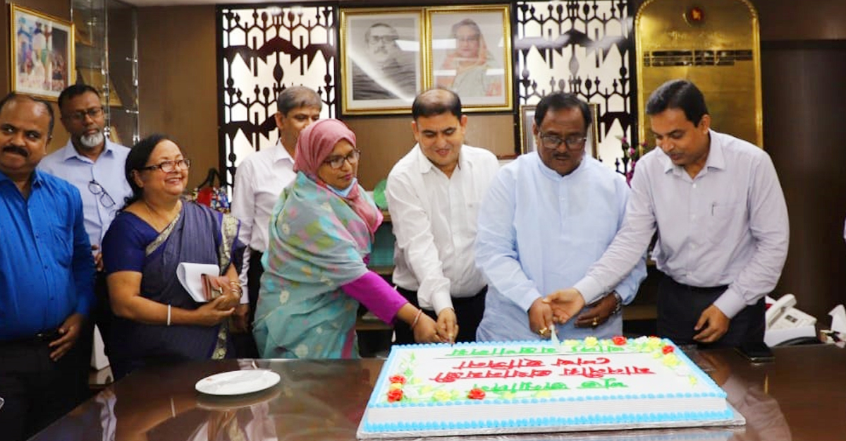 শেখ হাসিনা আছেন বলেই আমরা ভাগ্যবান : খাদ্যমন্ত্রী