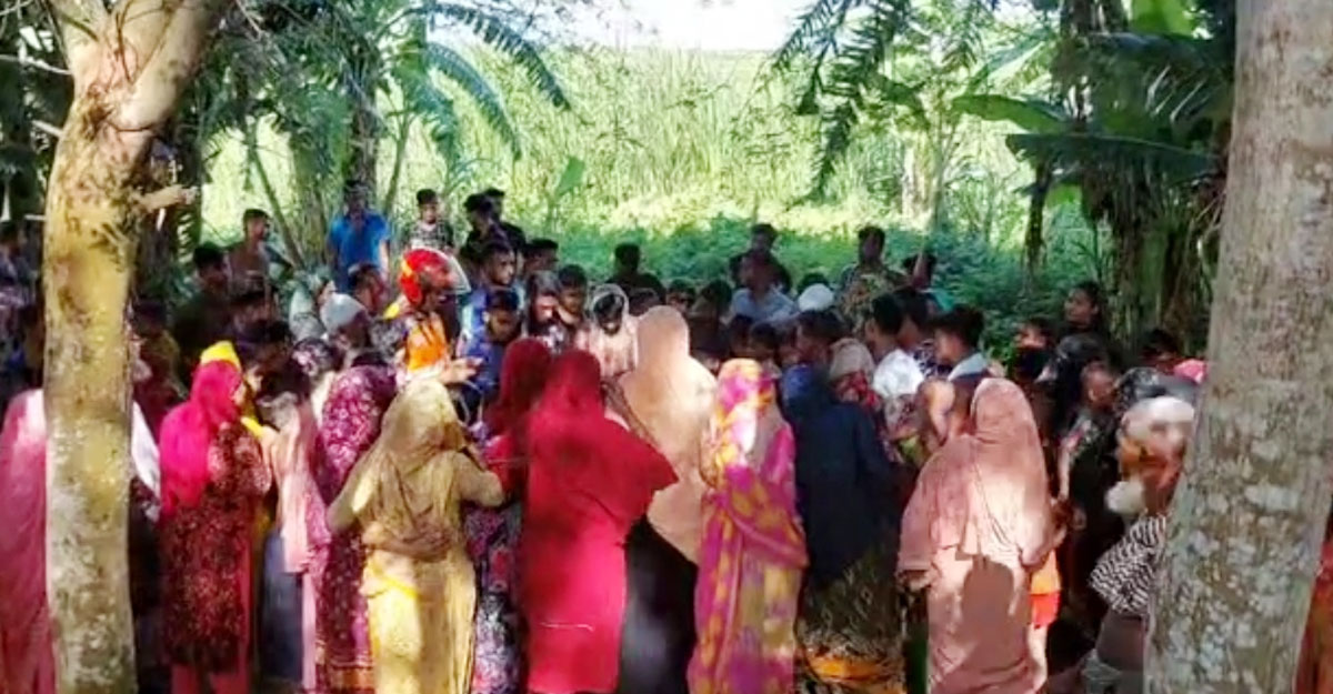 ৩ বছরের শিশুকে পানিতে ডুবিয়ে মারলেন সৎমা