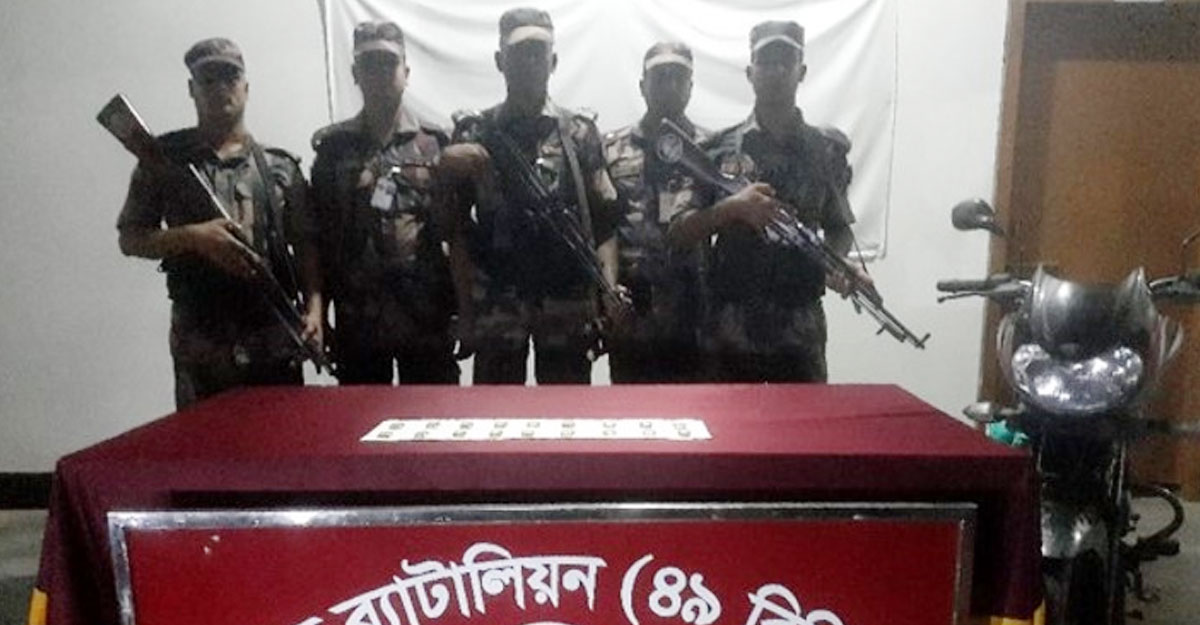 শার্শা সীমান্ত থেকে সাড়ে তিন কোটি টাকার স্বর্ণ উদ্ধার, আটক ৩