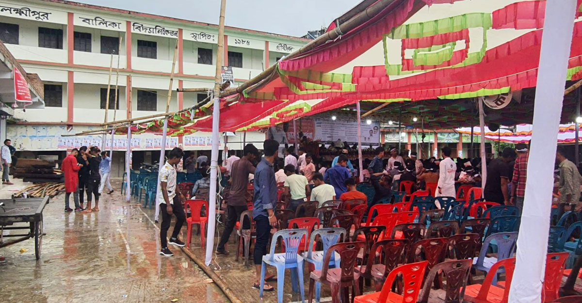 স্কুলমাঠে ছাত্রলীগের সংবর্ধনা, ক্লাস না করে ফিরল শিক্ষার্থীরা