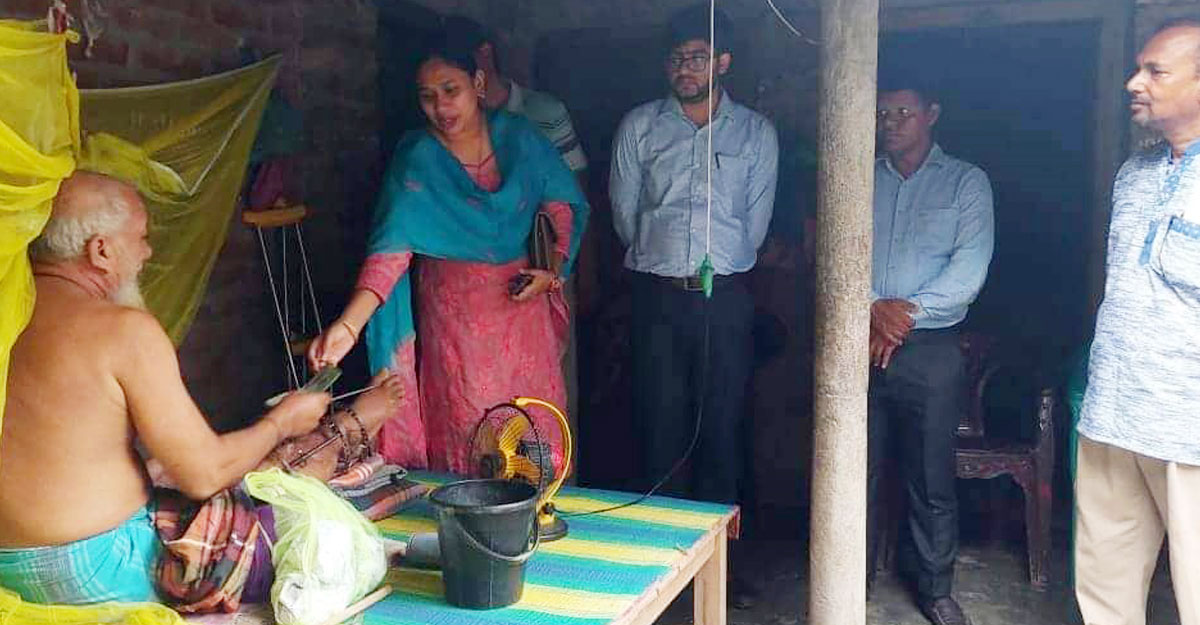 সেই হাশেমের বাড়িতে ইউএনও, পেলেন সহায়তা