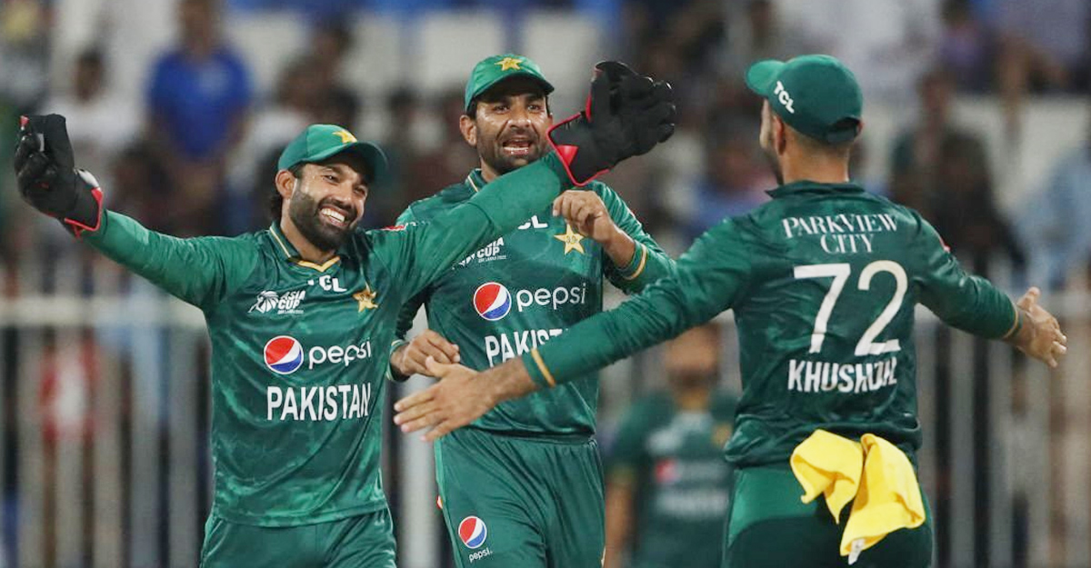 হংকংকে দুমড়ে মুচড়ে দিয়ে শেষ চারে পাকিস্তান