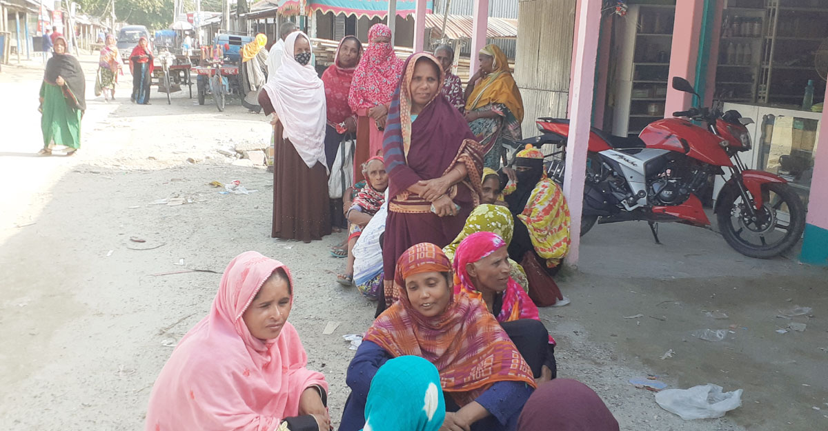 ফজরের নামাজের পরই ছুইটা আইছি, নাইলে চাল কিনতে পারমু না