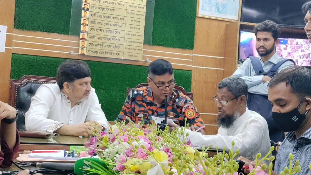 ‘ঝুঁকিপূর্ণ’ গাউছিয়া পরিদর্শনে ফায়ার সার্ভিস