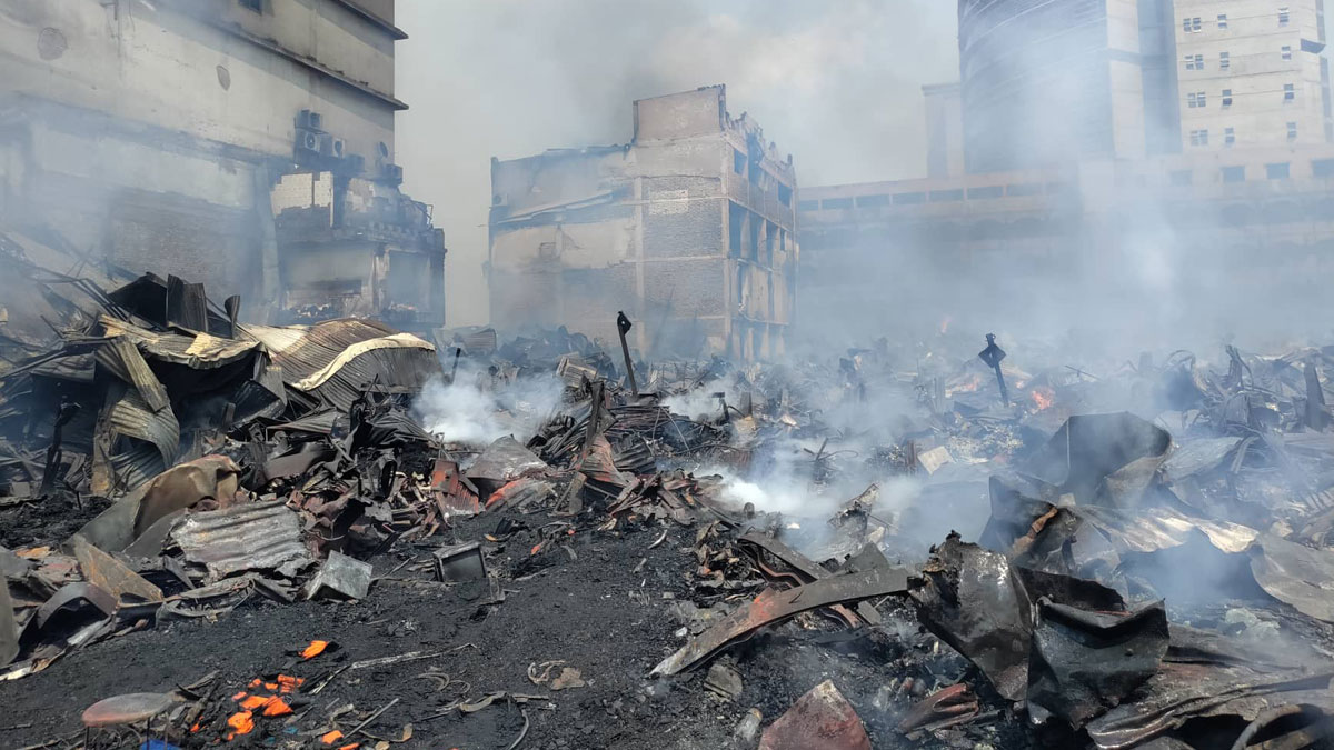 বঙ্গবাজারে অগ্নিকাণ্ডের কারণ অনুসন্ধানে ডিএসসিসির কমিটি