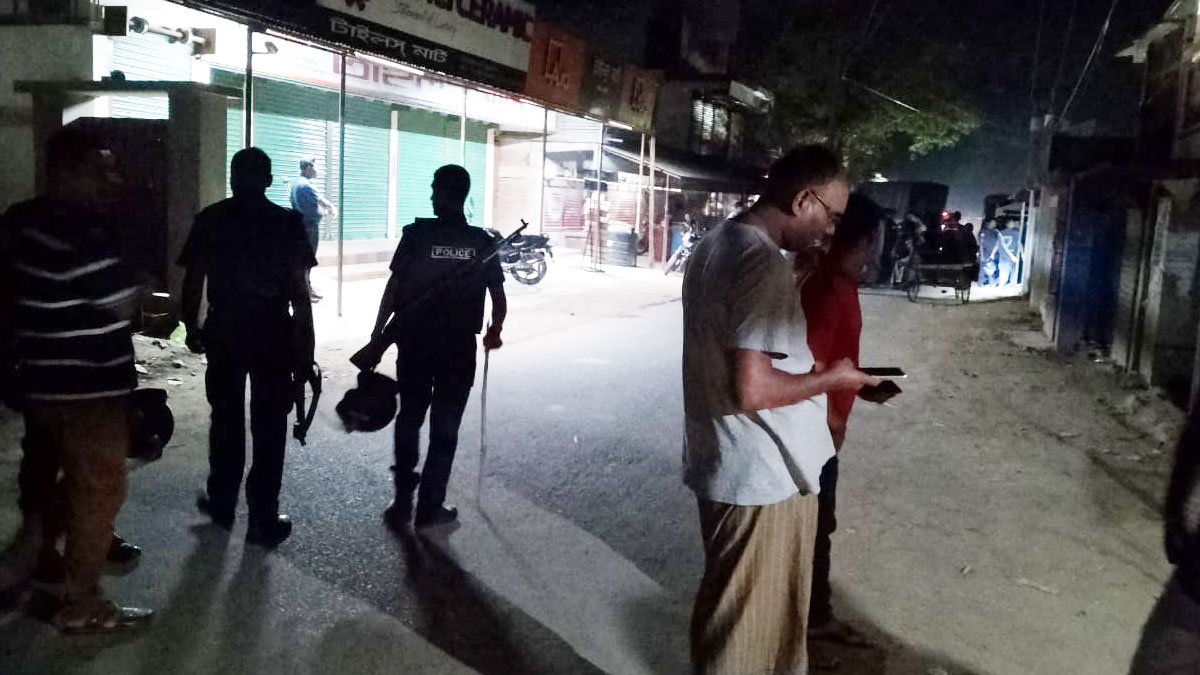 চুয়াডাঙ্গায় কাপড় কেনা নিয়ে দ্বন্দ্বে ছুরিকাঘাতে দুইজন নিহত