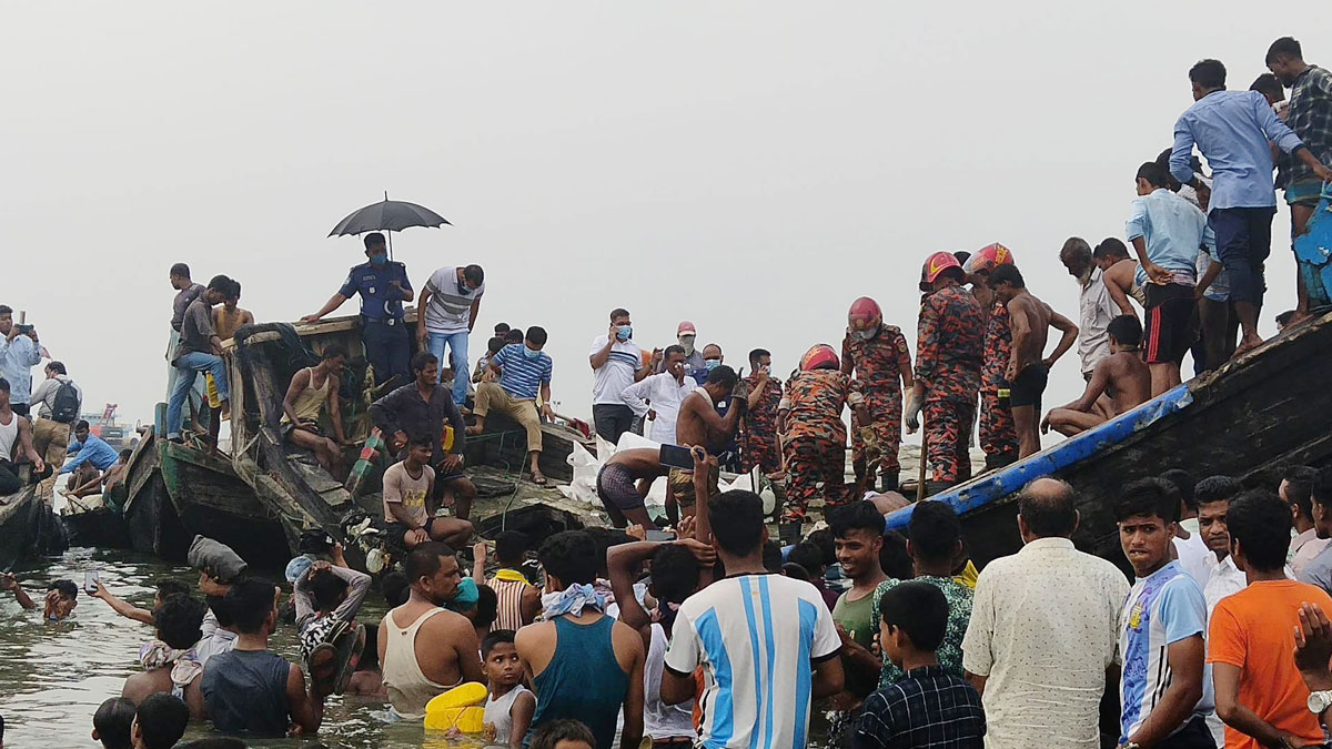 ট্রলারে বরফ রাখার বাক্সে ছিল ১০ জনের হাত-পা বাঁধা মরদেহ