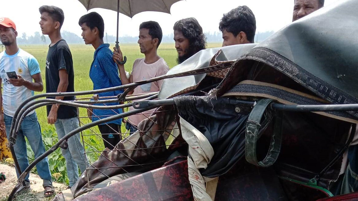 বাস-অটোরিকশার মুখোমুখি সংঘর্ষে দুই শিশুসহ নিহত ৪