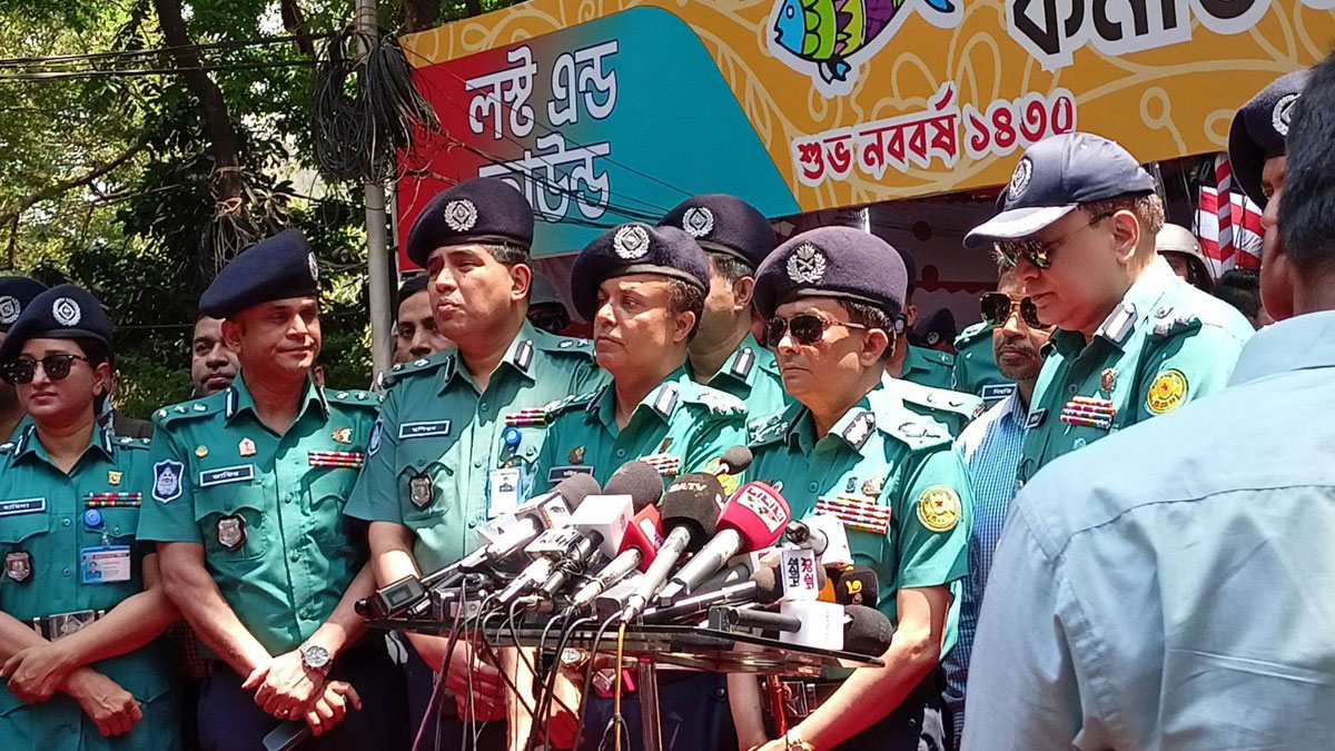 দুষ্টু পোলাপান চিরকুট দিয়ে হুমকি দিয়েছে : ডিএমপি কমিশনার