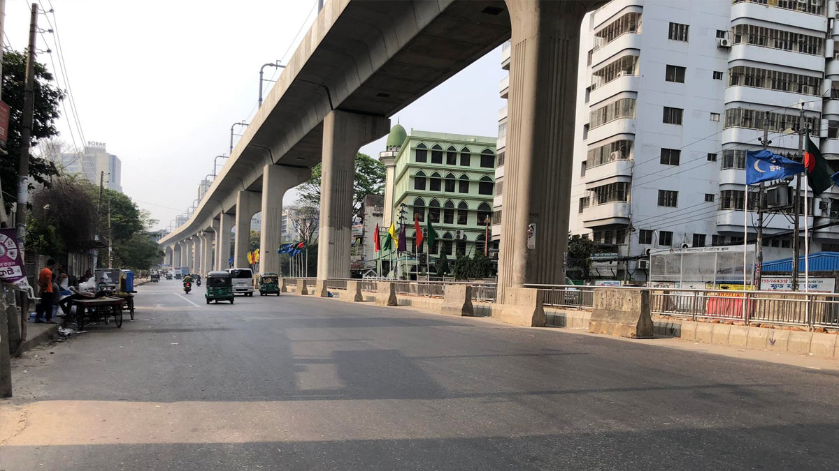 মানুষ ফিরতে শুরু করলেও এখনো ফাঁকা ঢাকা