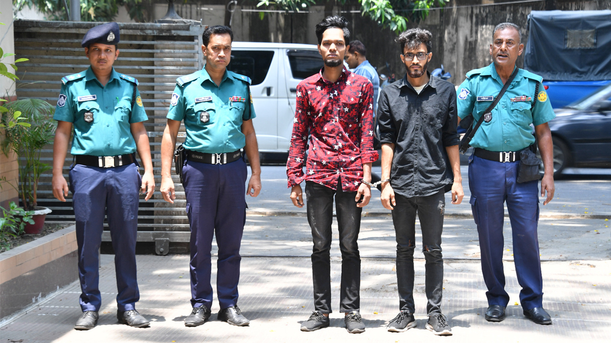 ফেসবুকে জাল টাকার কারবার, ৫০ হাজারের বান্ডেল বিক্রি ১১ হাজারে