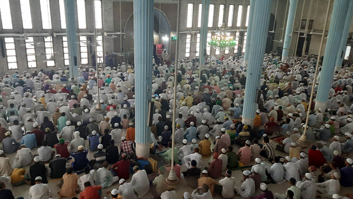 আখেরি জুমায় অংশ নিতে বায়তুল মোকাররমে মুসল্লিদের ভিড়