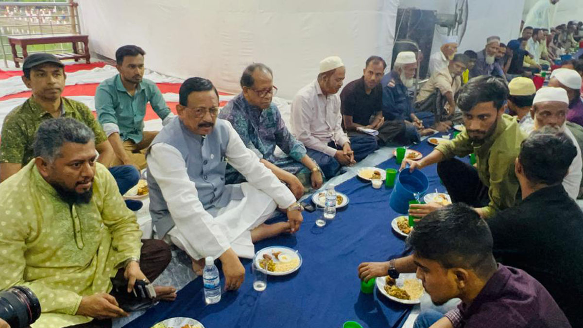 রোজাদারদের আপ্যায়নে চসিক মেয়র