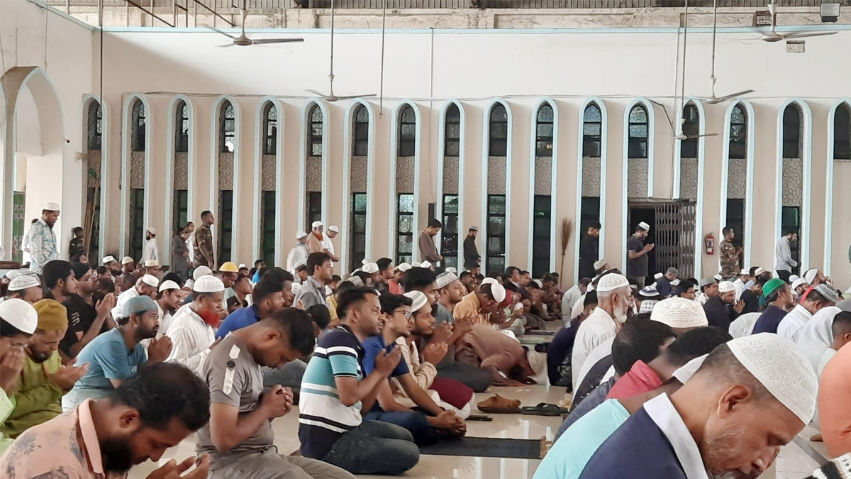 জুমাতুল বিদায় বৃষ্টির জন্য প্রার্থনা