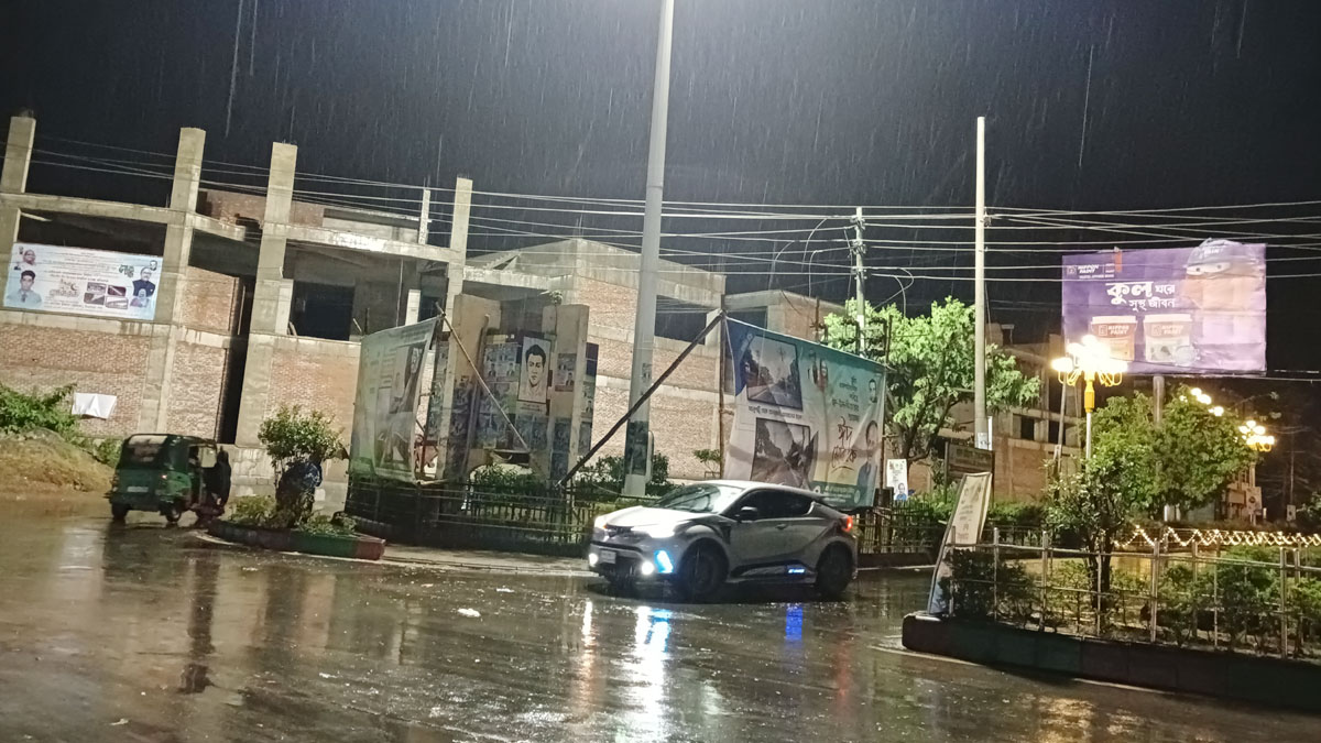 রাজশাহীতে স্বস্তির বৃষ্টিতে তাপদাহের অবসান