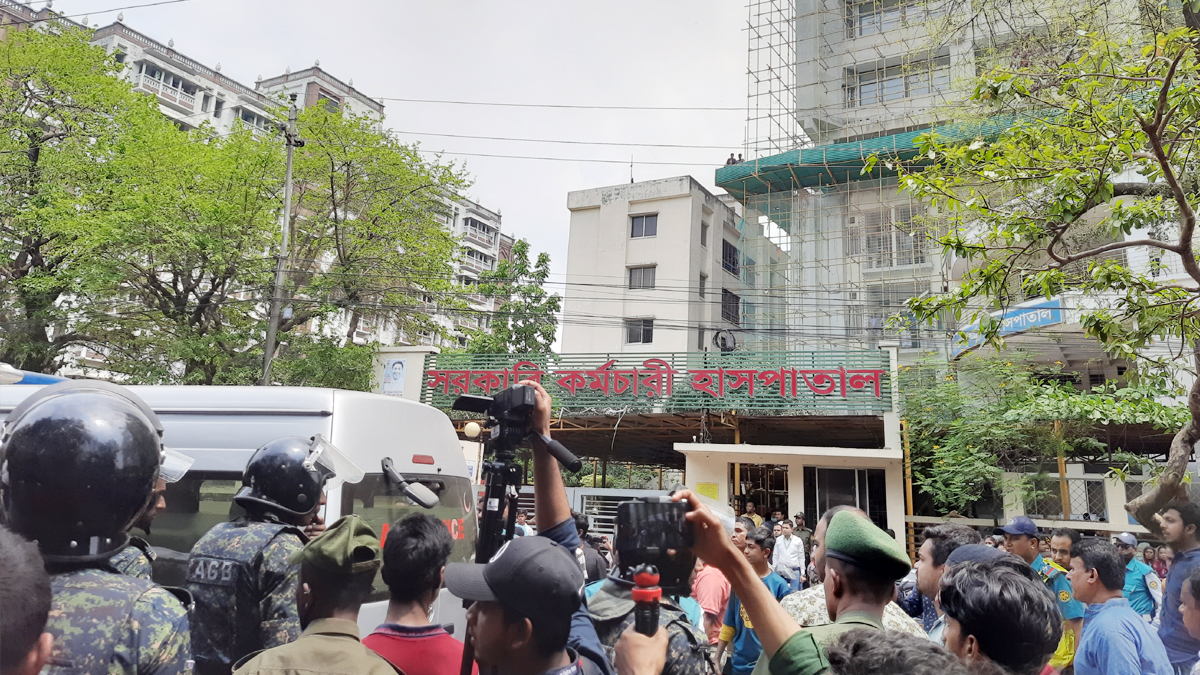 বঙ্গবাজারে আগুন : সরকারি কর্মচারী হাসপাতালে আসছেন আহতরা