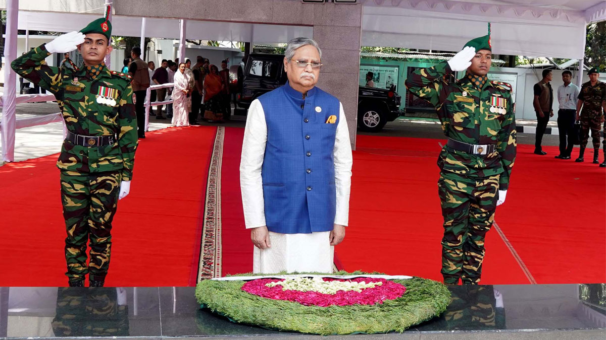 বঙ্গবন্ধুর প্রতিকৃতিতে নবনিযুক্ত রাষ্ট্রপতির শ্রদ্ধা