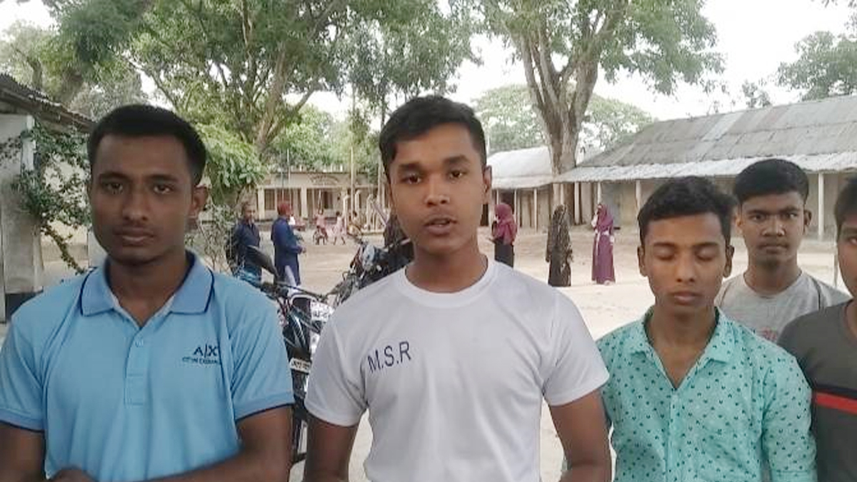 ‘কী লিখব পরীক্ষায়, সব প্রস্তুতি মাটি হয়ে গেছে’