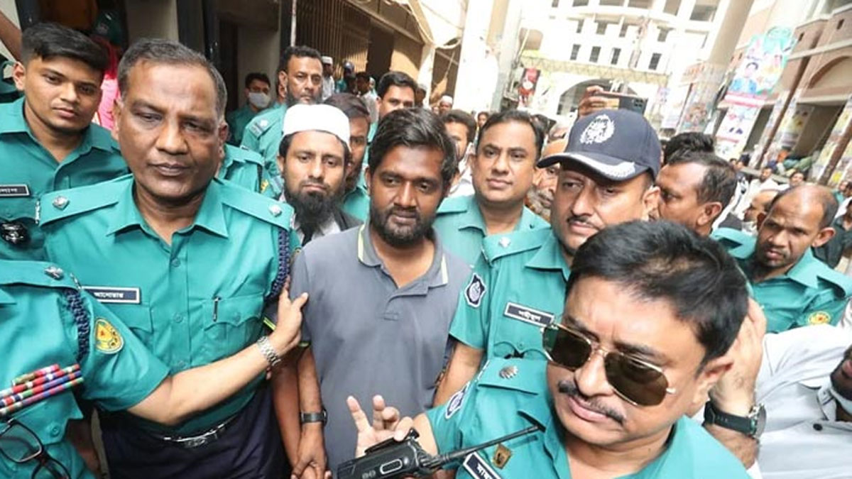 ঢাকা কেন্দ্রীয় কারাগারে নেওয়া হচ্ছে সাংবাদিক শামসুজ্জামানকে