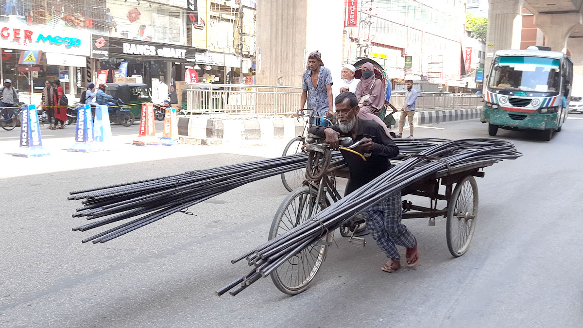 ভ্যাপসা গরম, রোজায় হাঁসফাঁস দশা শ্রমজীবীদের